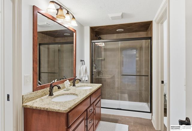 1215 S 200 Street, Omaha, NE 68130