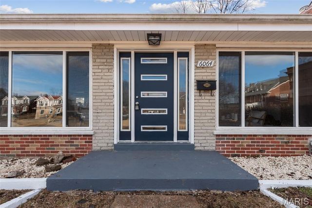 6064 W Cabanne Place, St Louis, MO 63112