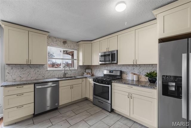 6064 W Cabanne Place, St Louis, MO 63112