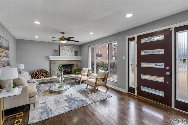 6064 W Cabanne Place, St Louis, MO 63112