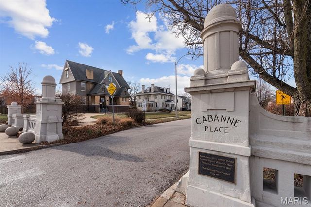 6064 W Cabanne Place, St Louis, MO 63112