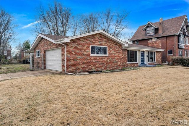 6064 W Cabanne Place, St Louis, MO 63112