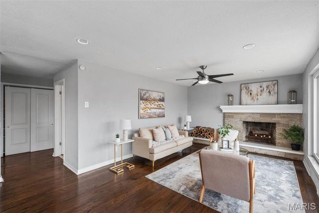 6064 W Cabanne Place, St Louis, MO 63112