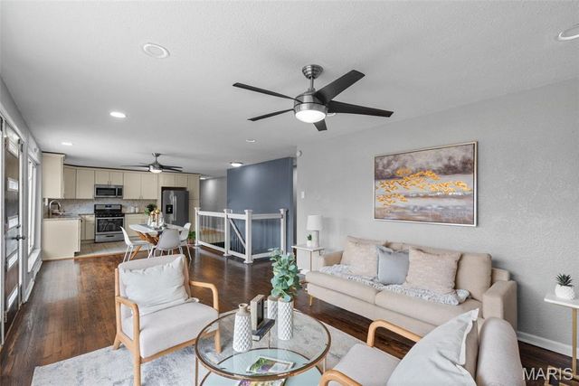 6064 W Cabanne Place, St Louis, MO 63112