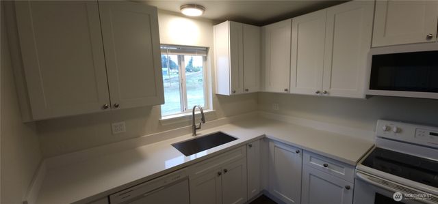 2350 E Pioneer Road, Port Angeles, WA 98362