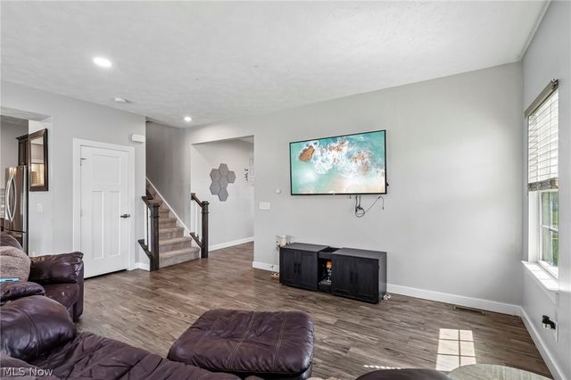 3207 Boettler Street NE, Canton, OH 44721