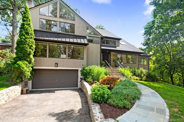 27 Stone Cabin Road, New Rochelle, NY 10801