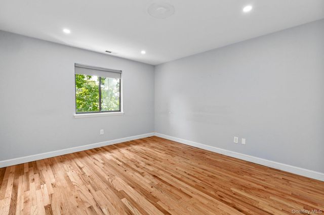 27 Stone Cabin Road, New Rochelle, NY 10801