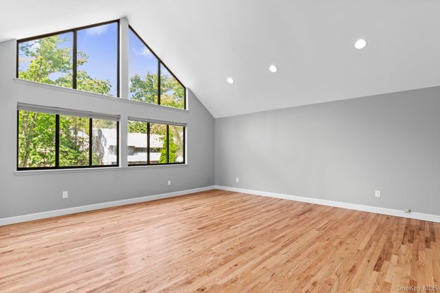 27 Stone Cabin Road, New Rochelle, NY 10801