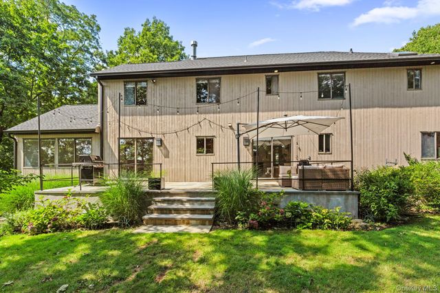 27 Stone Cabin Road, New Rochelle, NY 10801