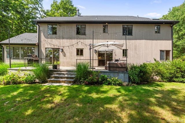 27 Stone Cabin Road, New Rochelle, NY 10801