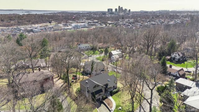27 Stone Cabin Road, New Rochelle, NY 10801