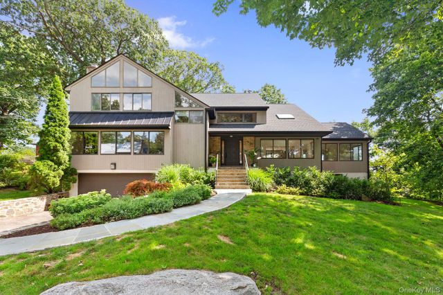 27 Stone Cabin Road, New Rochelle, NY 10801