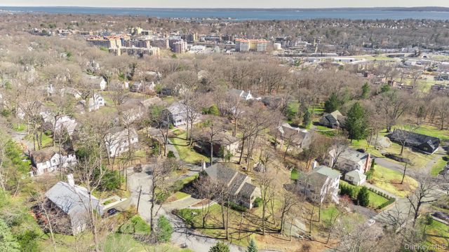 27 Stone Cabin Road, New Rochelle, NY 10801