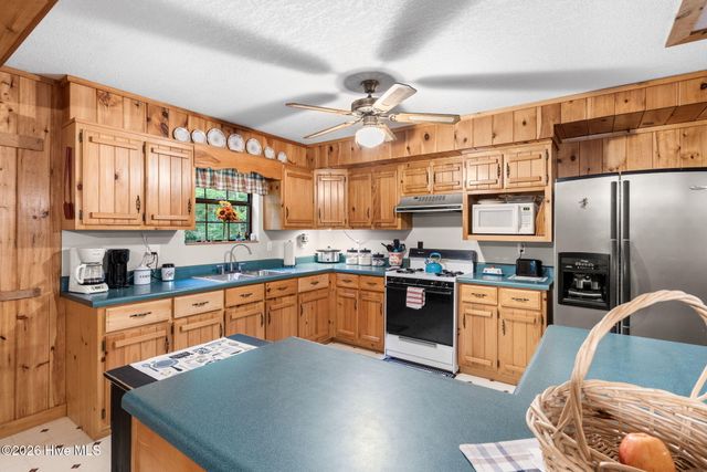910 Laurel Branch Road, Murphy, NC 28906