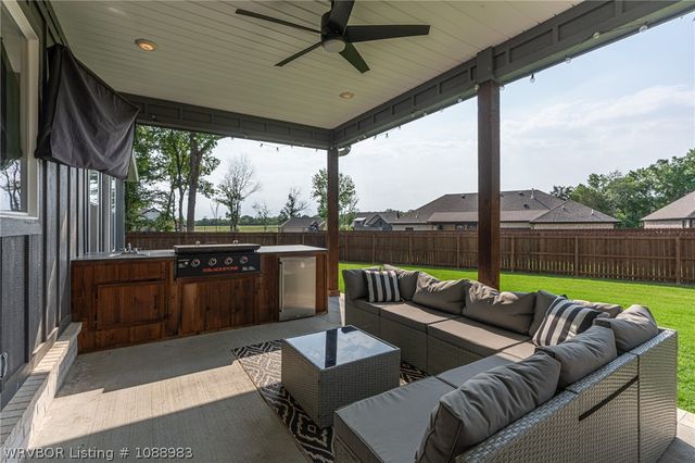 10215 Chapman Circle, Fort Smith, AR 72916