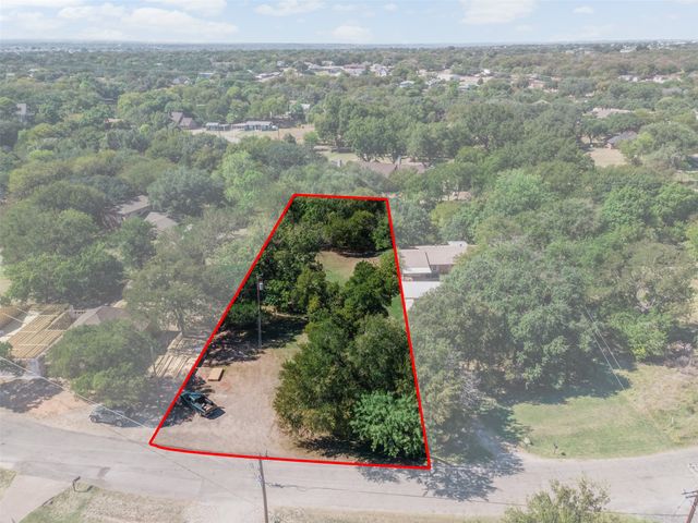 2810 Sky Harbour Drive, Granbury, TX 76049