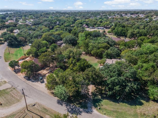 2810 Sky Harbour Drive, Granbury, TX 76049