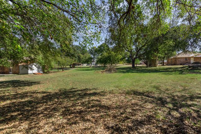 2810 Sky Harbour Drive, Granbury, TX 76049