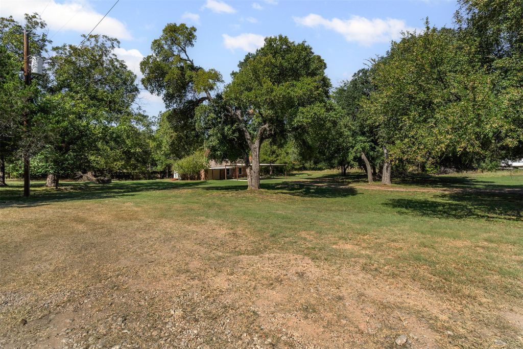 2810 Sky Harbour Drive, Granbury, TX 76049 — photo 2