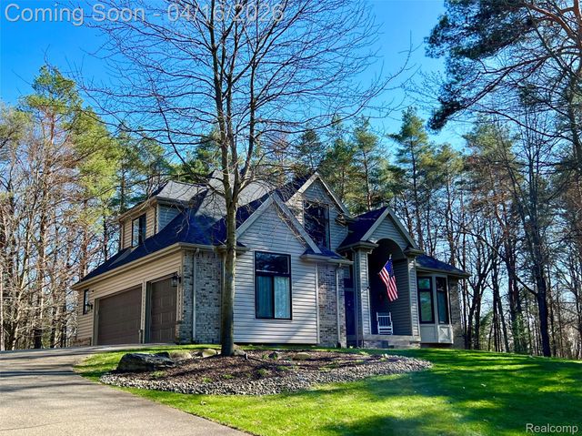 1320 Pine Drive, Groveland Township, MI 48462