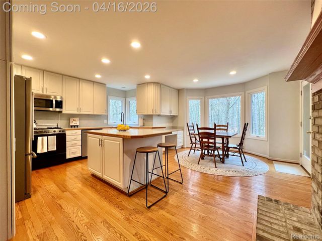 1320 Pine Drive, Groveland Township, MI 48462