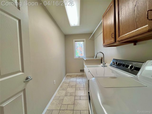 1320 Pine Drive, Groveland Township, MI 48462