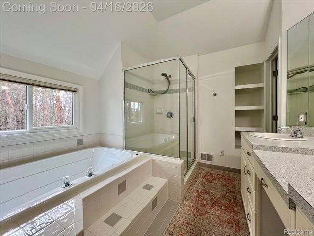 1320 Pine Drive, Groveland Township, MI 48462
