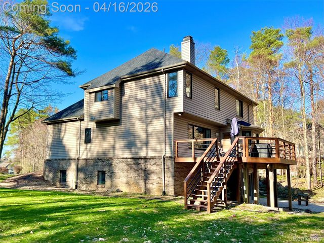 1320 Pine Drive, Groveland Township, MI 48462