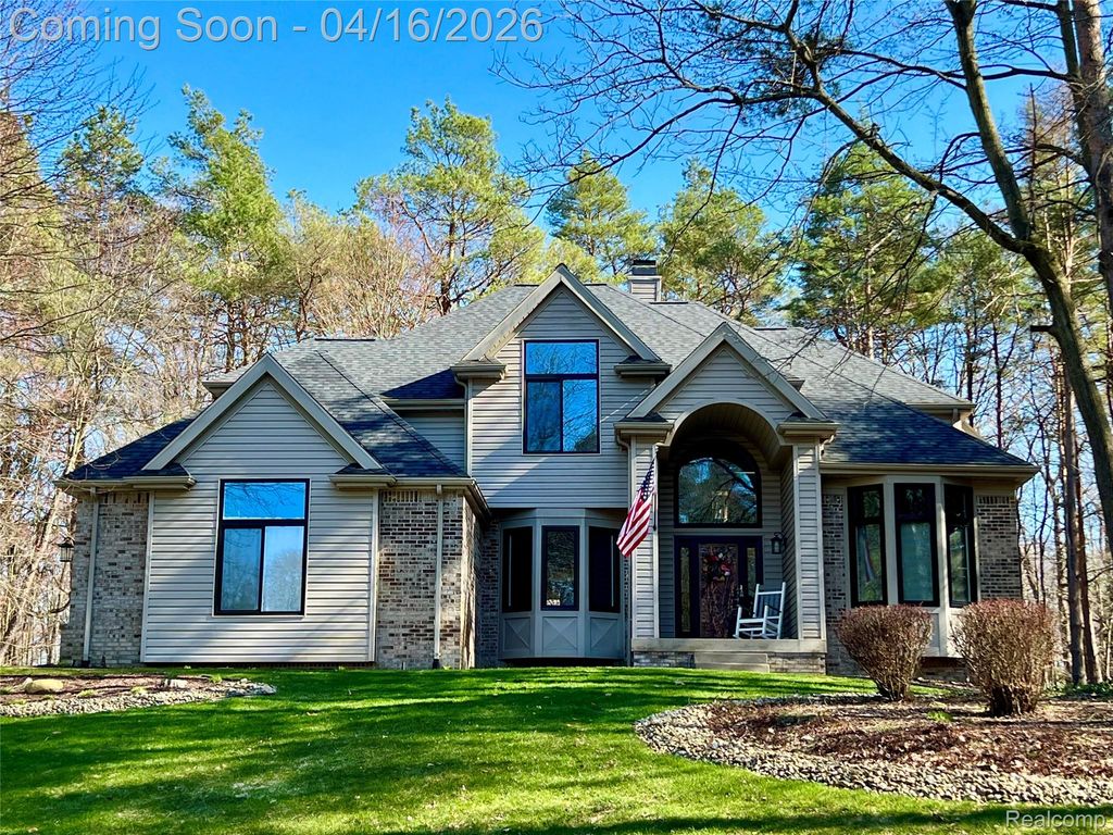 1320 Pine Drive, Groveland Township, MI 48462