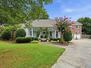 8678 Edgehill Drive, Huntsville, AL 35802