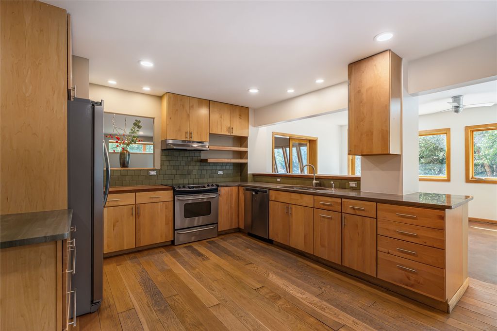 32 Wilowa Lane, Santa Fe, NM 87505