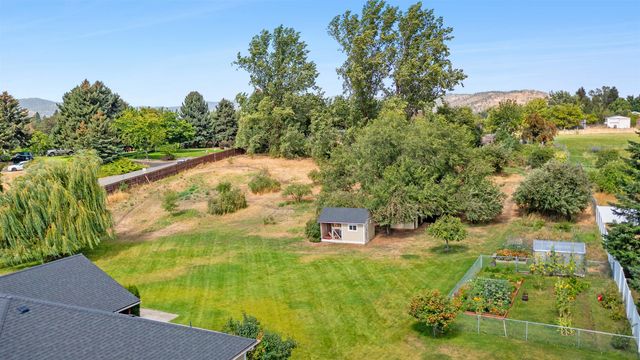 3210 N Molter Rd, Otis Orchards, WA 99027