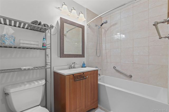 504 Kemeys Cove Road 5-04, Briarcliff Manor, NY 10562