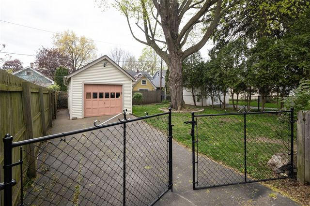 33 Wilsonia Road, Rochester, NY 14609