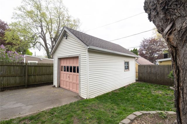 33 Wilsonia Road, Rochester, NY 14609