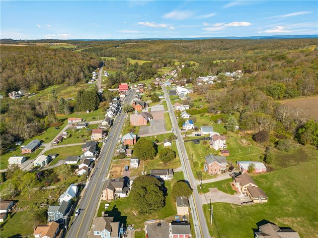 925 Main St, Shanksville, PA 15560