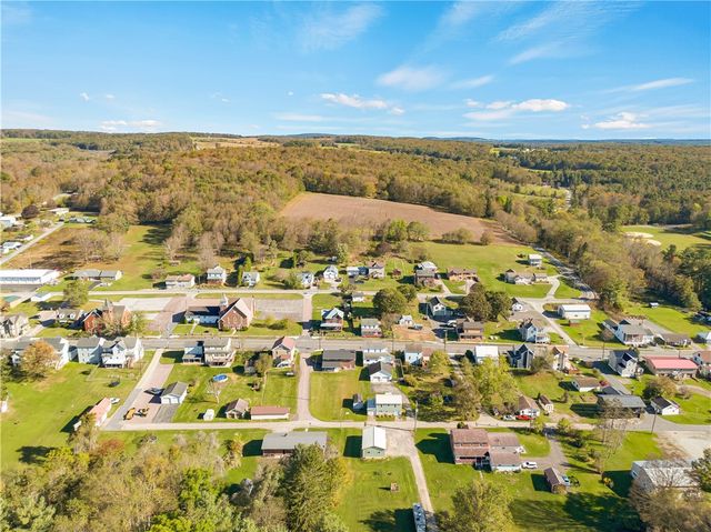 925 Main St, Shanksville, PA 15560