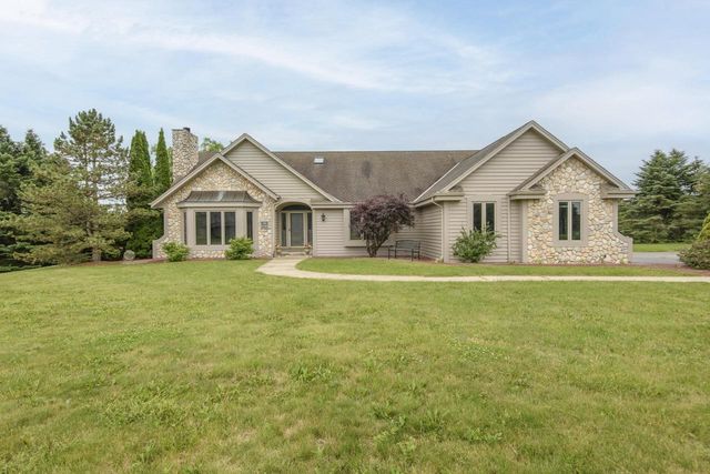 S88W34777 Nesting LANE, Eagle, WI 53119