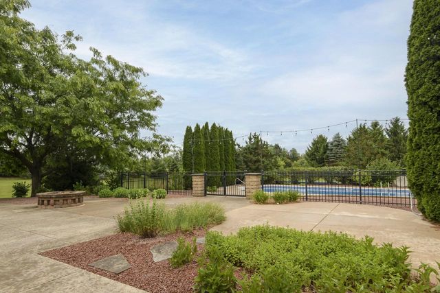 S88W34777 Nesting LANE, Eagle, WI 53119