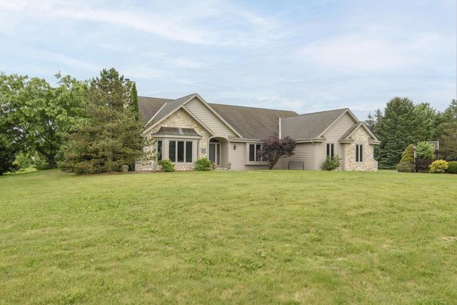 S88W34777 Nesting LANE, Eagle, WI 53119