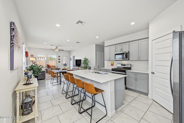12863 E Joffroy Drive, Vail, AZ 85641