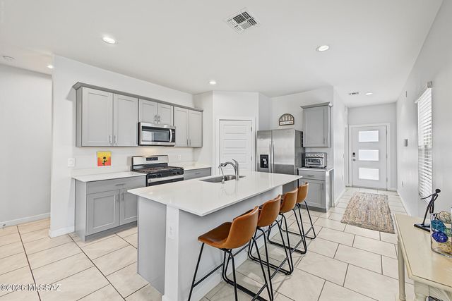 12863 E Joffroy Drive, Vail, AZ 85641