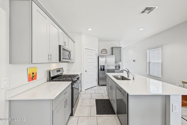12863 E Joffroy Drive, Vail, AZ 85641