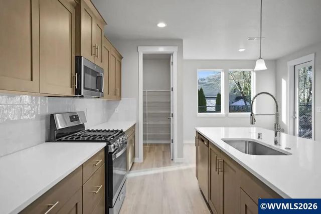 5776 Landon St SE, Salem, OR 97306