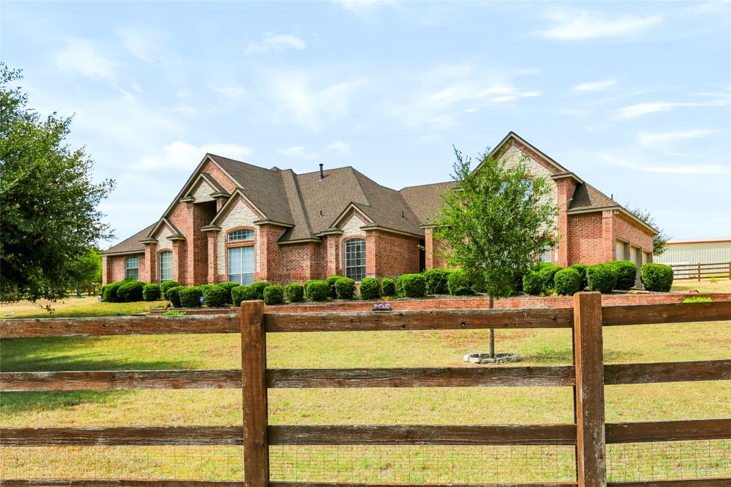 170 Park Place Circle, Cresson, TX 76035