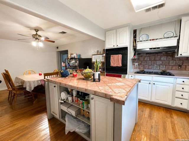 402 Chipinque, San Antonio, TX 78237