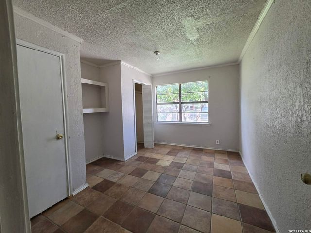 402 Chipinque, San Antonio, TX 78237