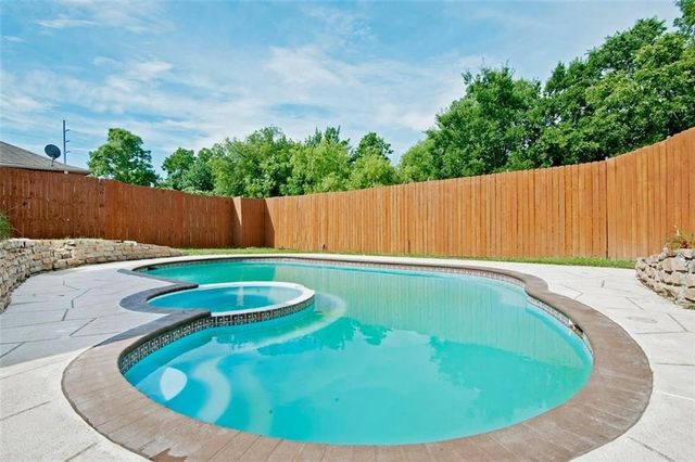 2509 Country Valley Road, Garland, TX 75041