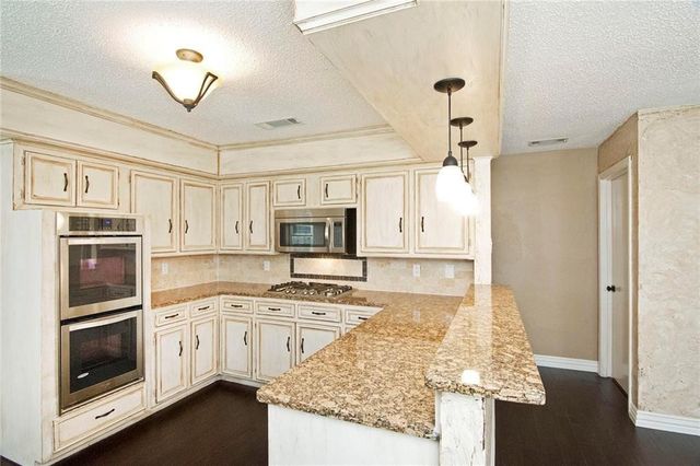 2509 Country Valley Road, Garland, TX 75041